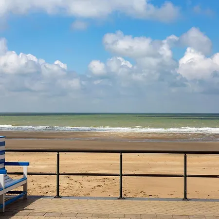 Apartment Bright Flat W Ocean Views, Cleaning Included Westende