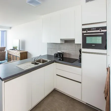Bright Flat W Ocean Views, Cleaning Included