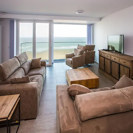 Bright Flat W Ocean Views, Cleaning Included *